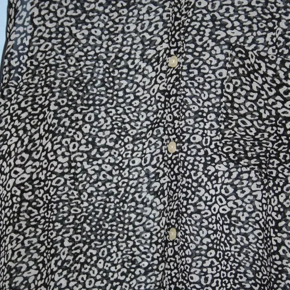 Aeropostale Sleeveless Black and White Animal Print Button Up Front Shirt XL - Picture 4 of 13